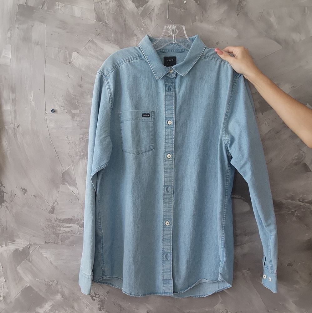 Rvca Shirt, Size Medium.
